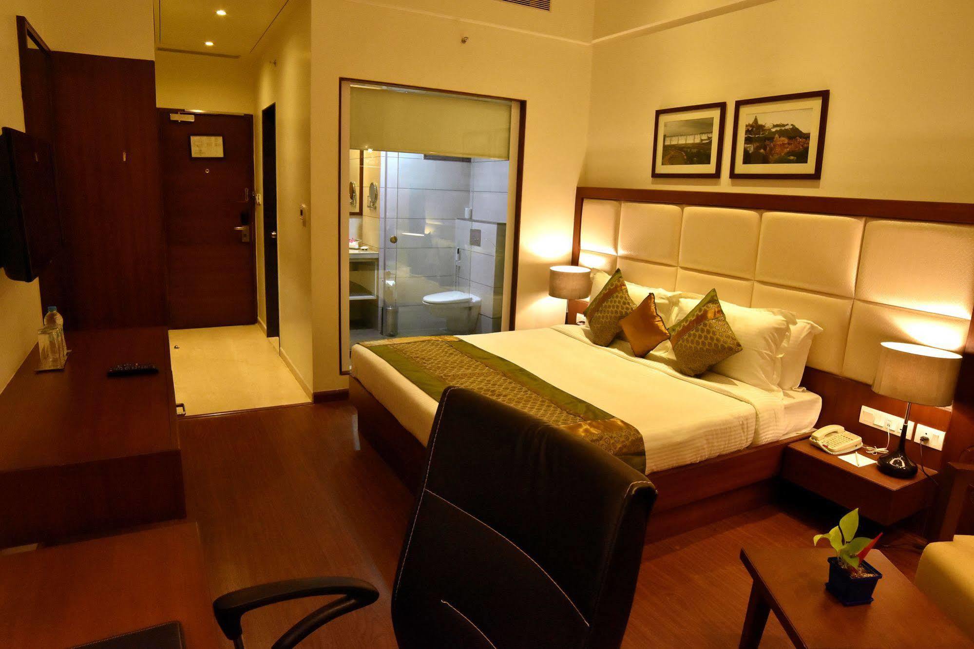Comfort Inn Donil Vadodara Luaran gambar