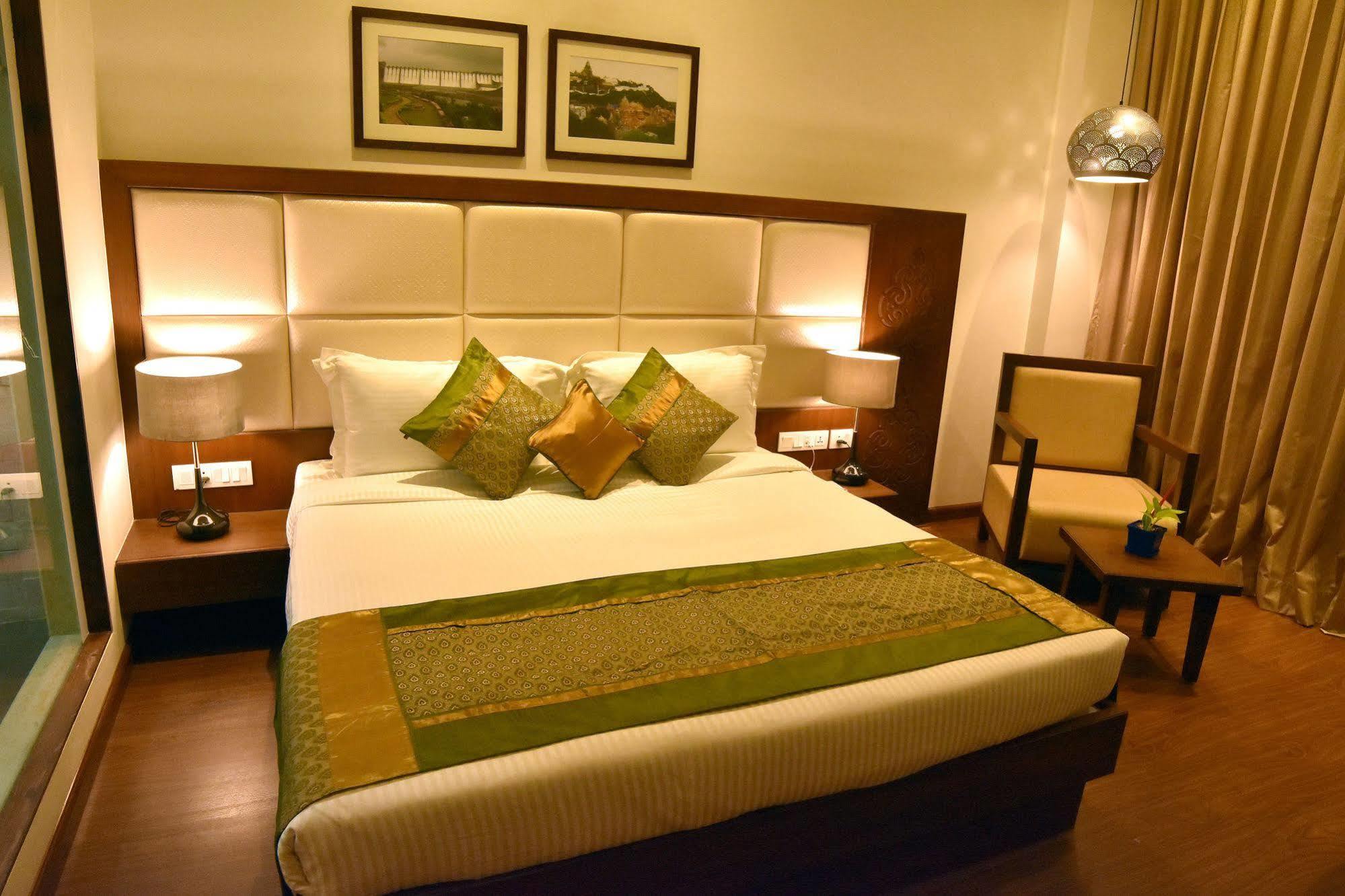 Comfort Inn Donil Vadodara Luaran gambar